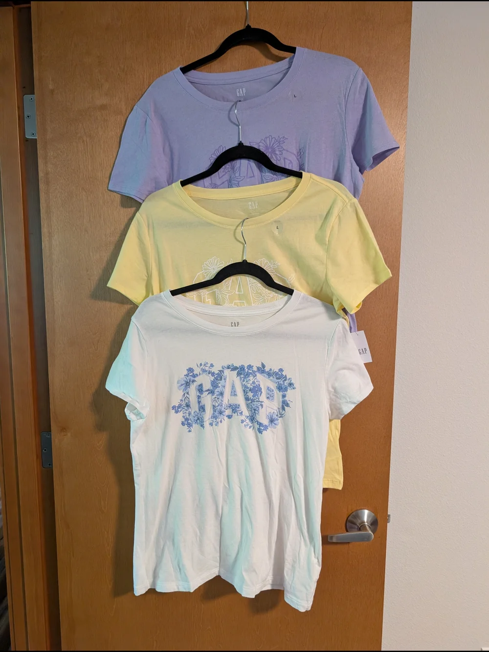 GAP Women's Floral Logo Tee - White, Yellow, Lavender Large NWT
